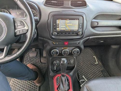 Alpine White 2016 Jeep Renegade Trailhawk