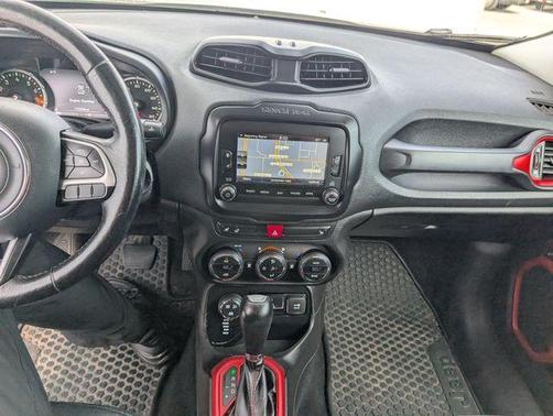 Alpine White 2016 Jeep Renegade Trailhawk