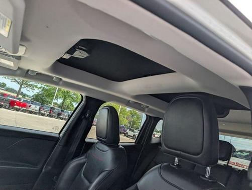 Alpine White 2016 Jeep Renegade Trailhawk