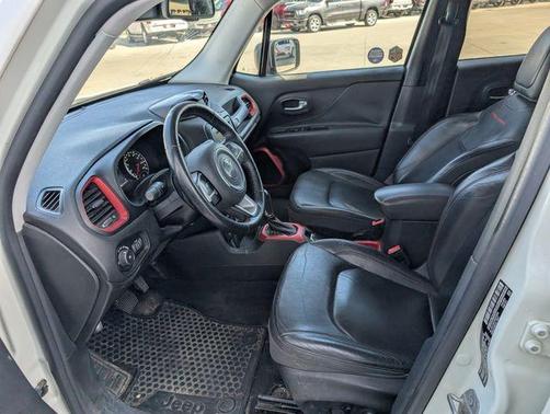Alpine White 2016 Jeep Renegade Trailhawk