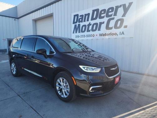 Diamond Black 2026 Chrysler Pacifica Select