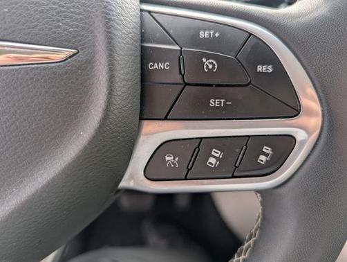 2024 Chrysler Pacifica Touring-L