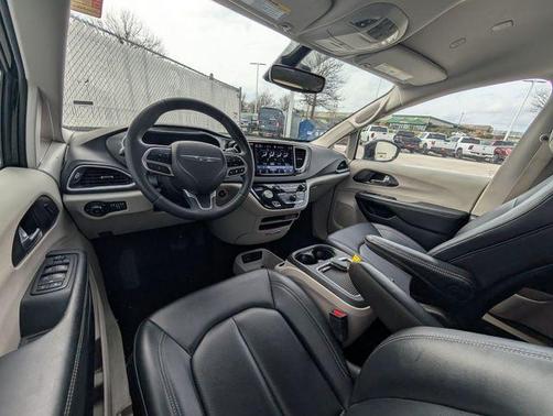 2024 Chrysler Pacifica Touring-L