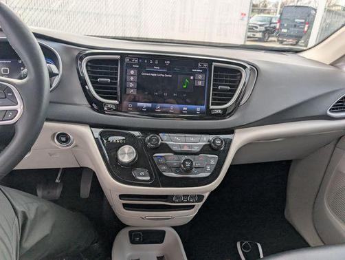 2024 Chrysler Pacifica Touring-L