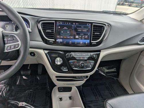 Diamond Black 2024 Chrysler Pacifica Touring-L