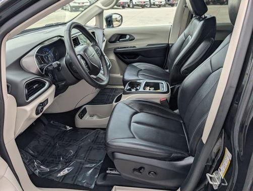 Diamond Black 2024 Chrysler Pacifica Touring-L