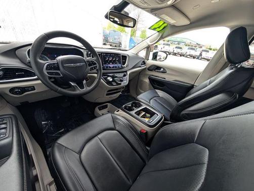 Diamond Black 2024 Chrysler Pacifica Touring-L