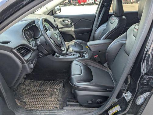 Diamond Black 2019 Jeep Cherokee Trailhawk