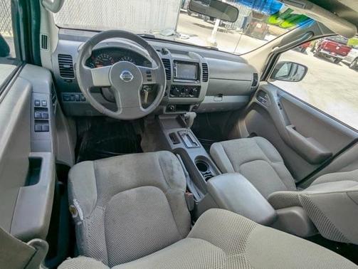 2005 Nissan Frontier SE Crew Cab
