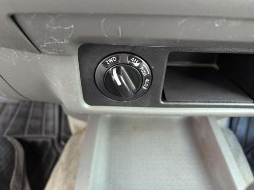 2005 Nissan Frontier SE Crew Cab