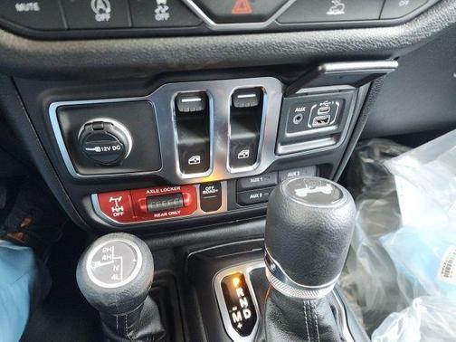 Black Clearcoat 2026 Jeep Wrangler Sport