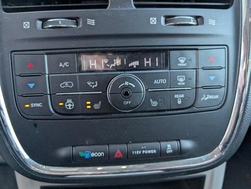 2016 Chrysler Town & Country Touring-L