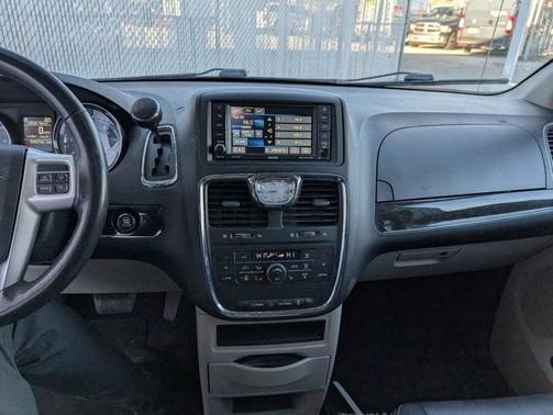 2016 Chrysler Town & Country Touring-L