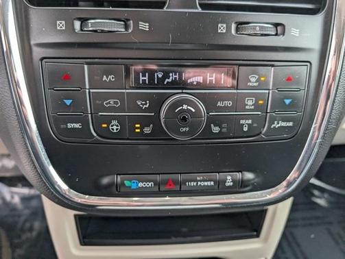 2016 Chrysler Town & Country Touring-L