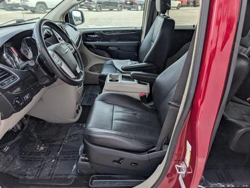 2016 Chrysler Town & Country Touring-L