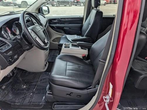 2016 Chrysler Town & Country Touring-L