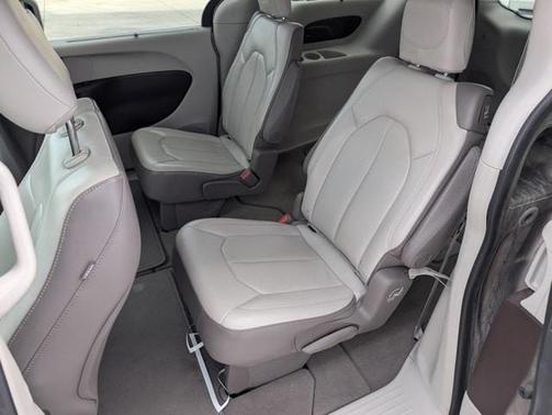 2018 Chrysler Pacifica Touring-L