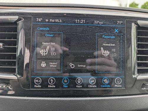 Brilliant Black Crystal Pearlcoat 2018 Chrysler Pacifica Touring-L Plus