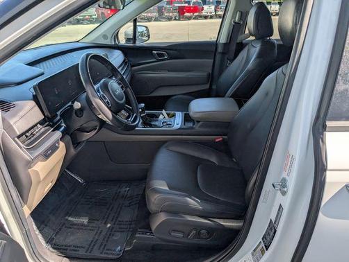 Snow White Pearl 2025 Kia Carnival LXS