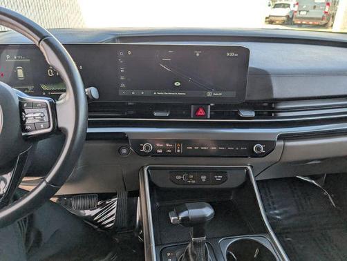 Snow White Pearl 2025 Kia Carnival LXS