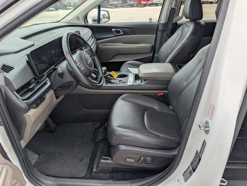 Snow White Pearl 2025 Kia Carnival LXS
