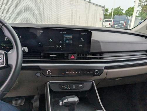 Snow White Pearl 2025 Kia Carnival LXS
