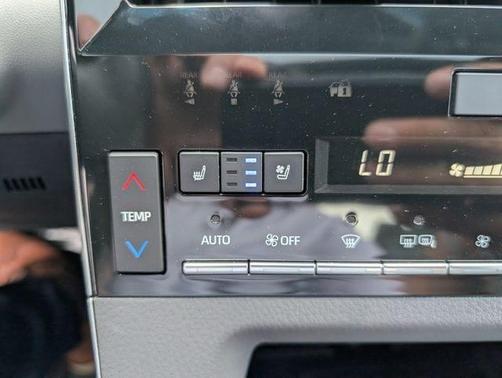 Ice 2022 Toyota Avalon Hybrid Limited