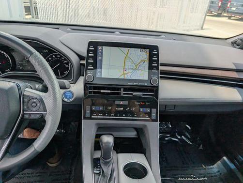 Ice 2022 Toyota Avalon Hybrid Limited