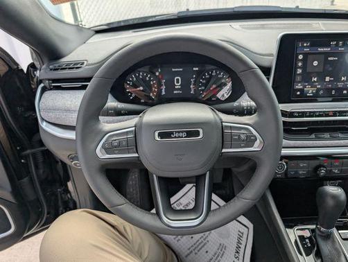 Diamond Black 2025 Jeep Compass Latitude