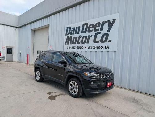 Diamond Black 2025 Jeep Compass Latitude