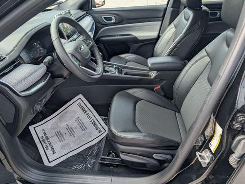 Diamond Black 2025 Jeep Compass Latitude