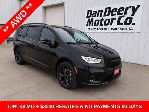 Diamond Black 2026 Chrysler Pacifica Select