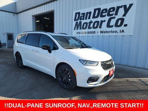 Bright White Clearcoat 2026 Chrysler Pacifica Limited