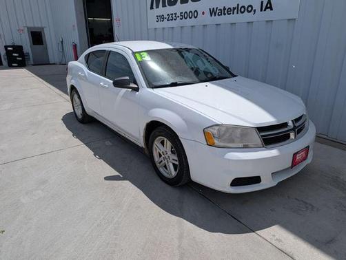 Bright White Clearcoat 2013 Dodge Avenger SE