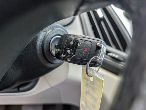 Silver Ice Metallic 2011 Chevrolet Equinox LT