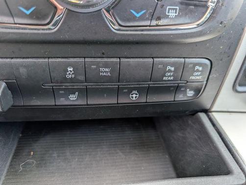 Brilliant Black Crystal Pearlcoat 2018 RAM 2500 Big Horn