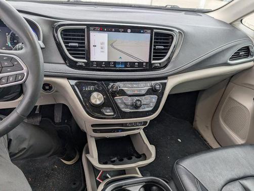 2022 Chrysler Pacifica Touring-L