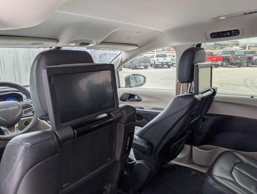 2022 Chrysler Pacifica Touring-L