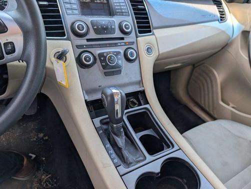 Oxford White 2013 Ford Taurus SE