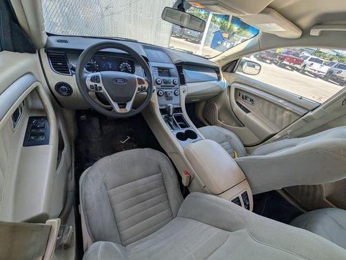 Oxford White 2013 Ford Taurus SE