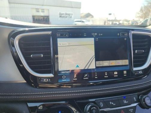 Diamond Black 2026 Chrysler Pacifica Limited