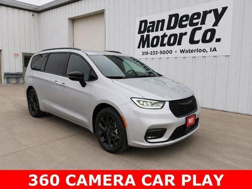 Silver Mist Clearcoat 2026 Chrysler Pacifica Select