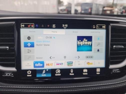 2026 Chrysler Pacifica Select