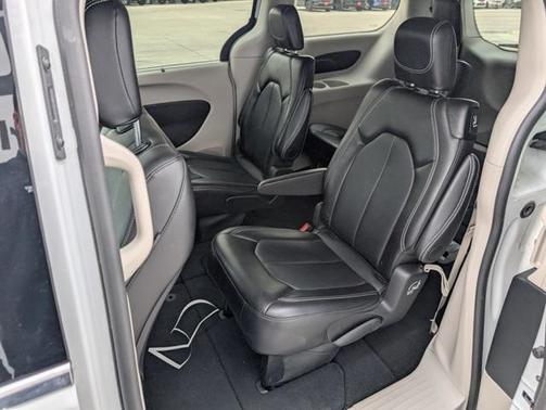 2024 Chrysler Pacifica Touring-L