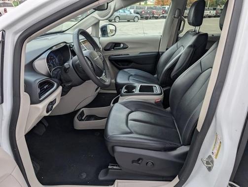 2024 Chrysler Pacifica Touring-L