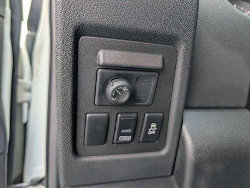 Pearl White 2015 Nissan Rogue Select S