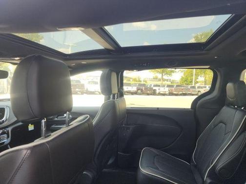 Diamond Black 2026 Chrysler Pacifica Limited