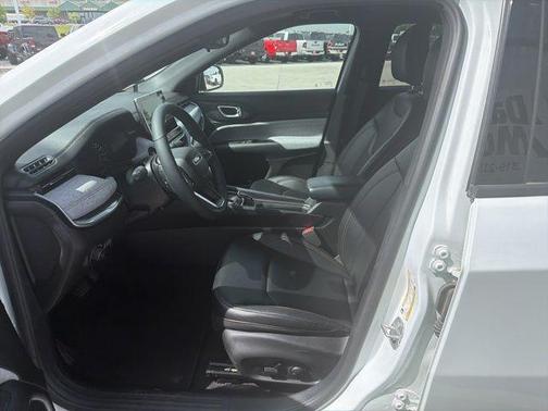Bright White Clearcoat 2024 Jeep Compass Latitude Lux