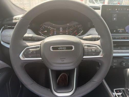 Bright White Clearcoat 2024 Jeep Compass Latitude Lux