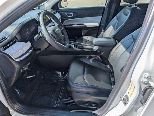 Bright White Clearcoat 2024 Jeep Compass Latitude Lux